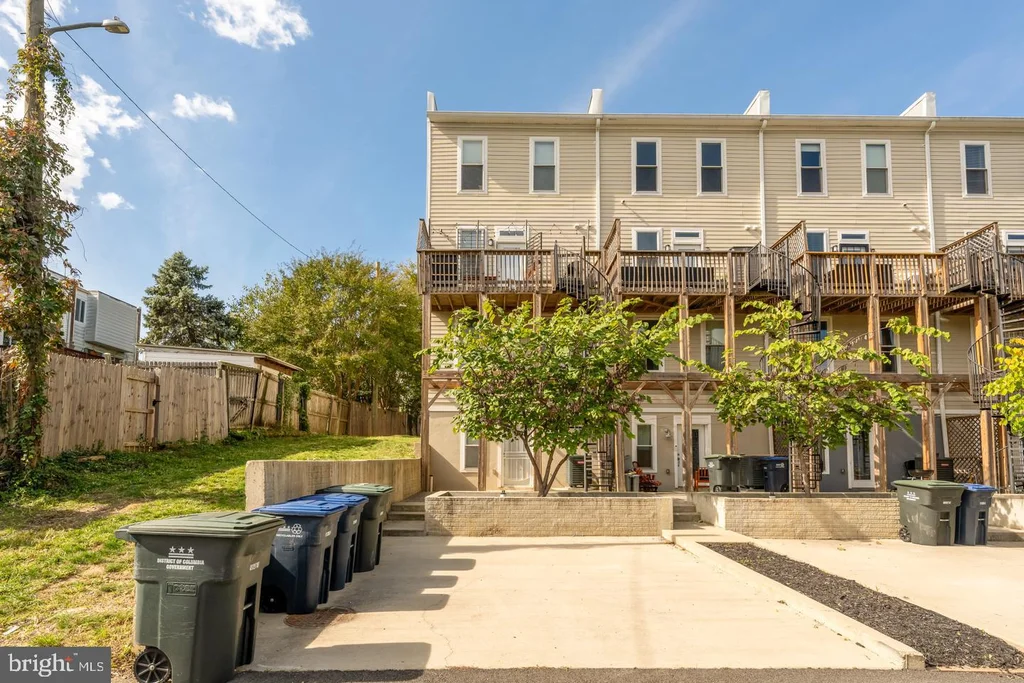 1624 26th Place SE Unit 2, Washington, DC 20020