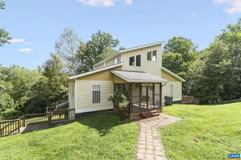 62 Summit Ct, Roseland, VA MLS: 667822