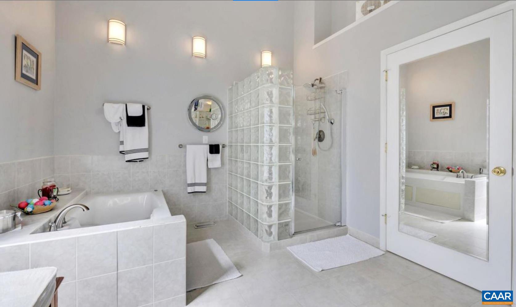 PERSIMMON HILL - Residential