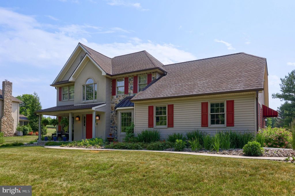 Photo of 430 OAK LN, LITITZ, PA 17543 (MLS # PALA2035784)