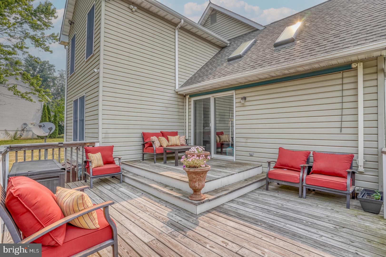 COLONIAL RIDGE - Residential