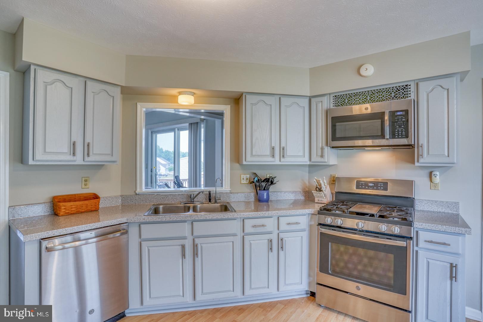 COLONIAL RIDGE - Residential