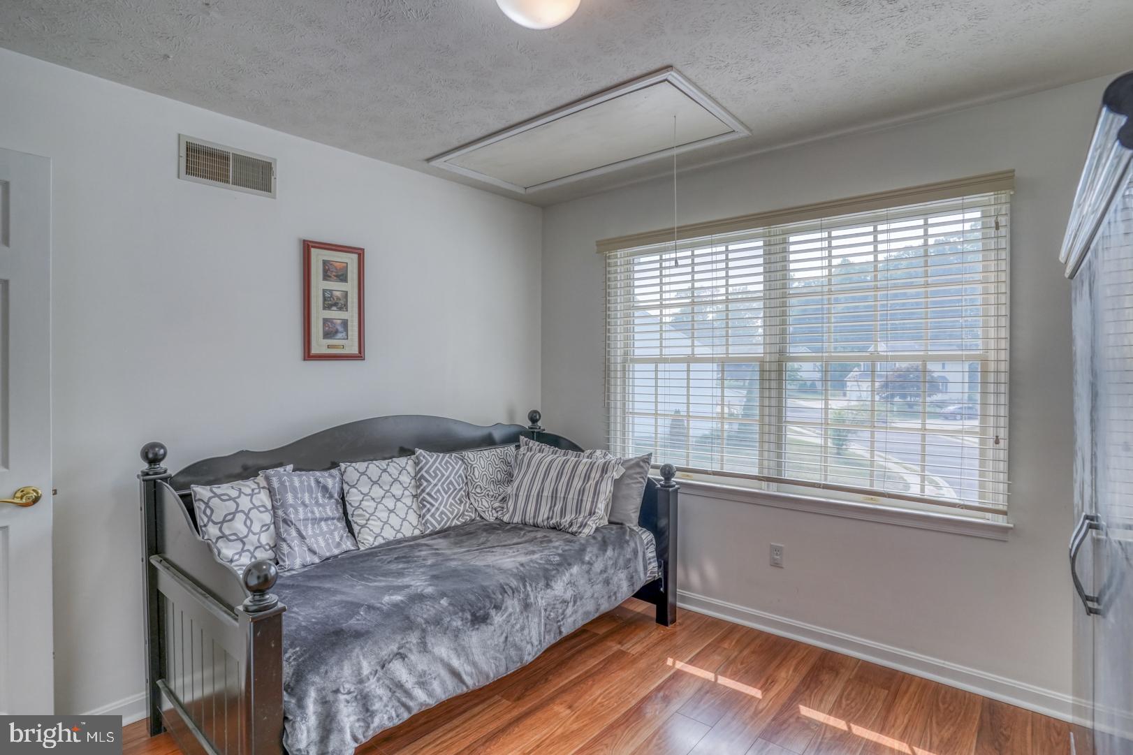 COLONIAL RIDGE - Residential