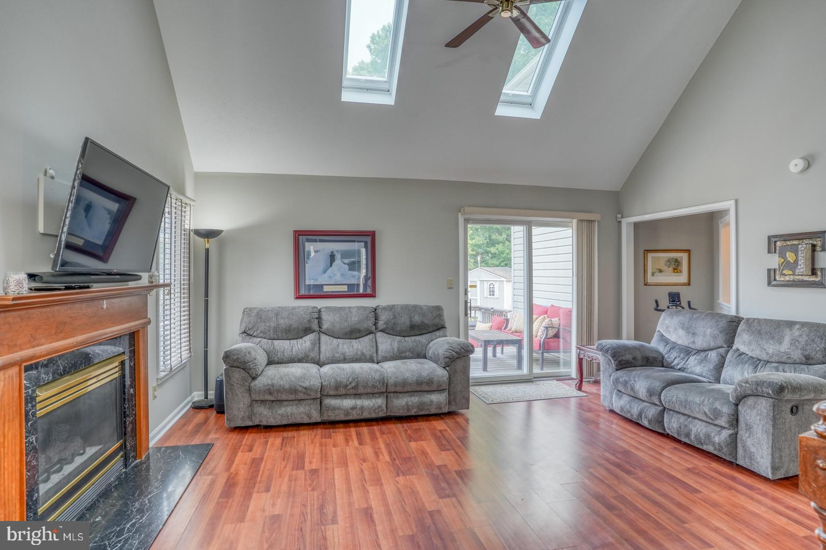 COLONIAL RIDGE - Residential