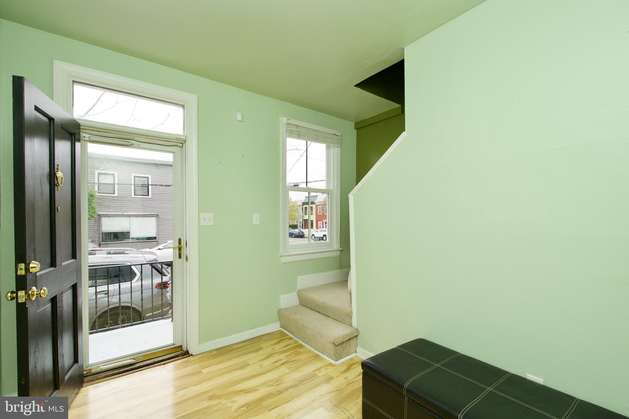 1223 QUEEN STREET