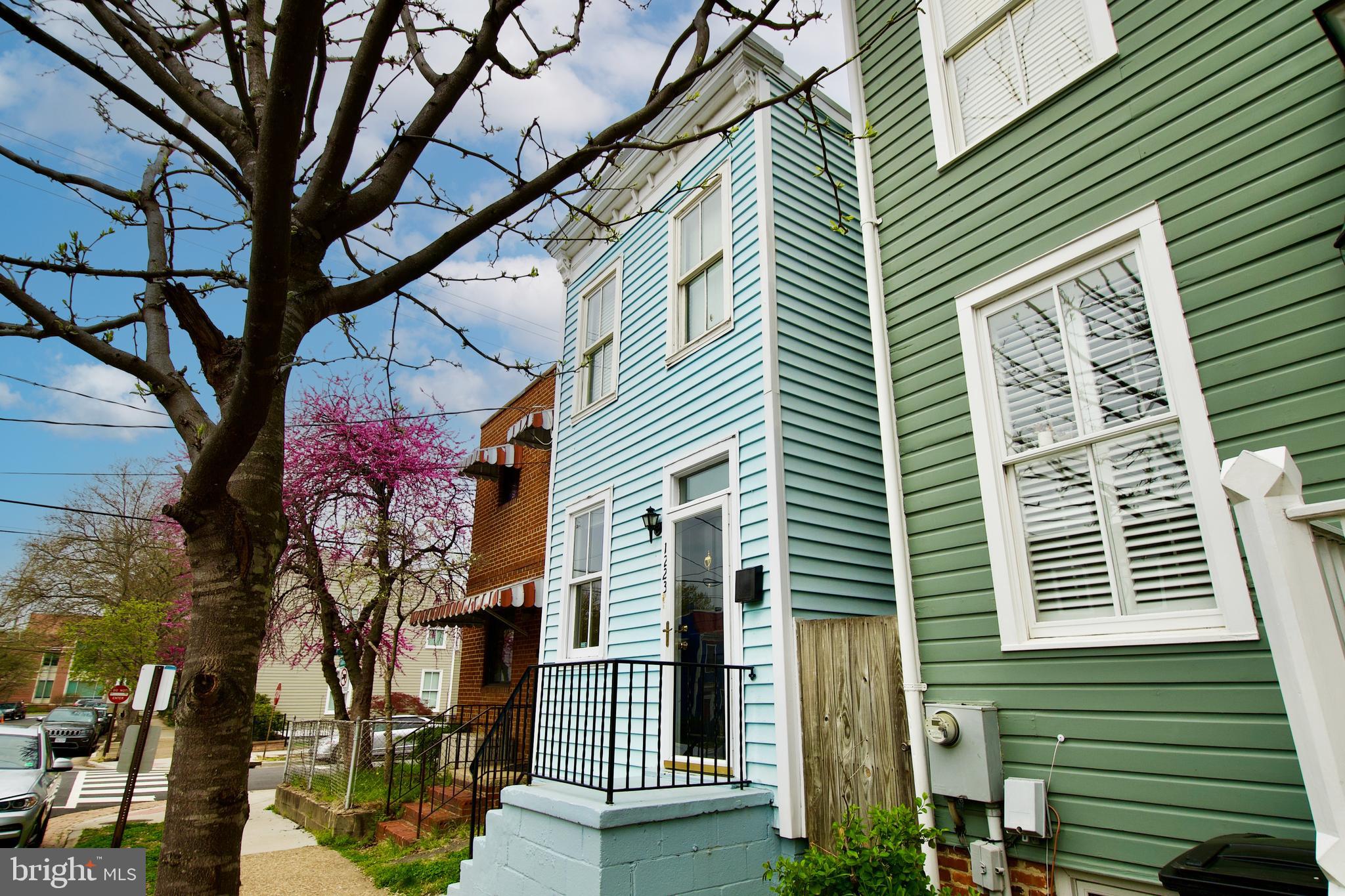 1223 QUEEN STREET