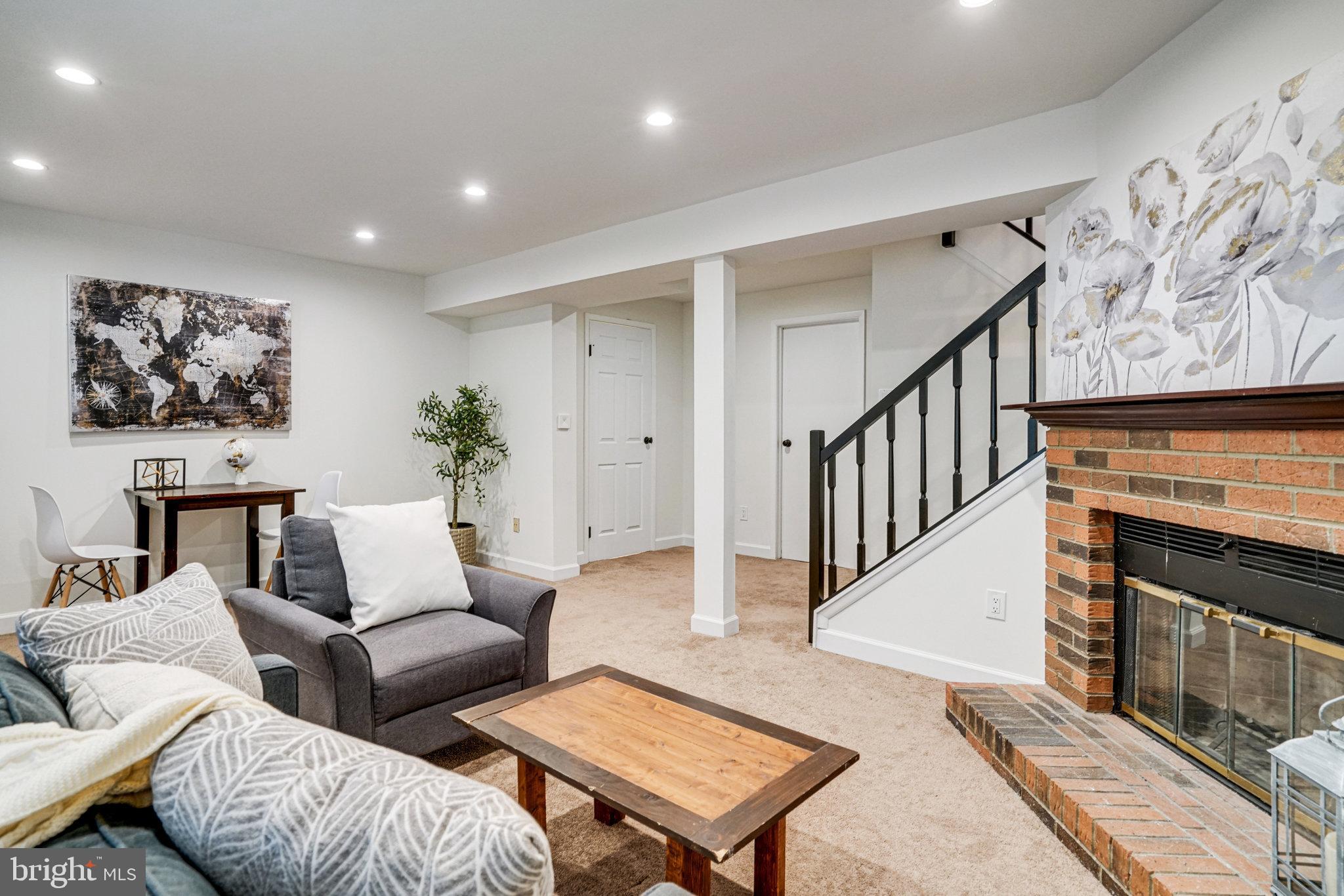 BROOKS SQUARE - Residential