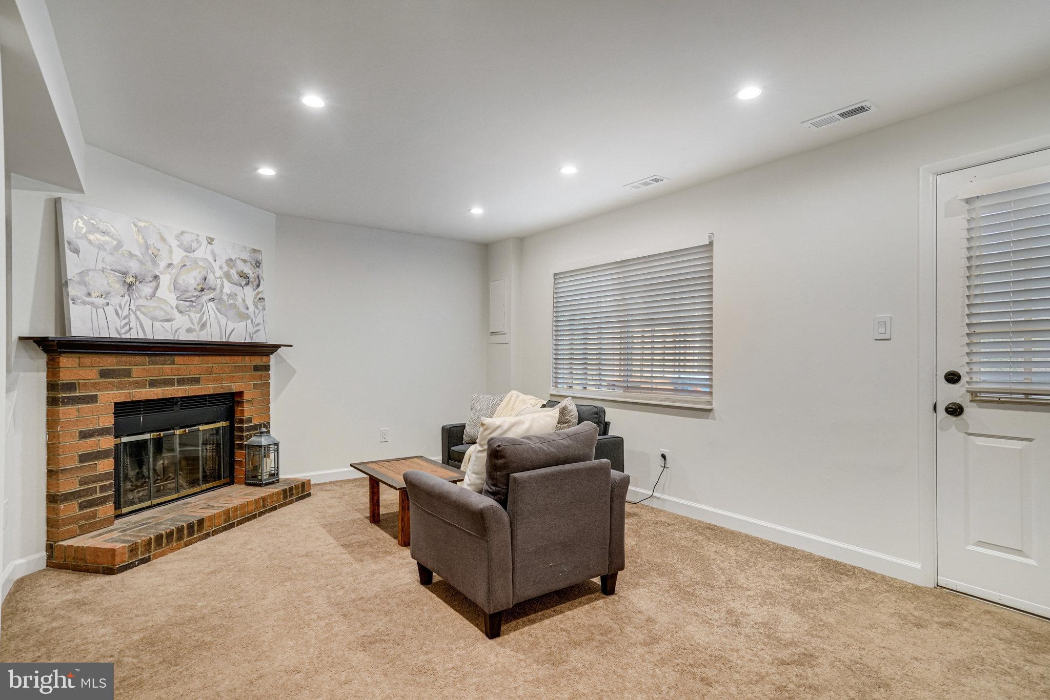 BROOKS SQUARE - Residential