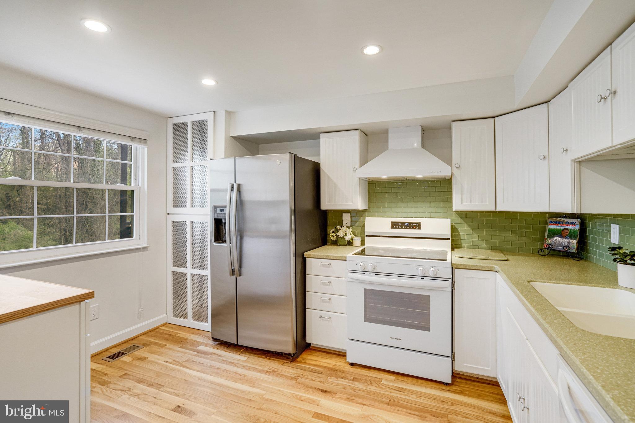 BROOKS SQUARE - Residential