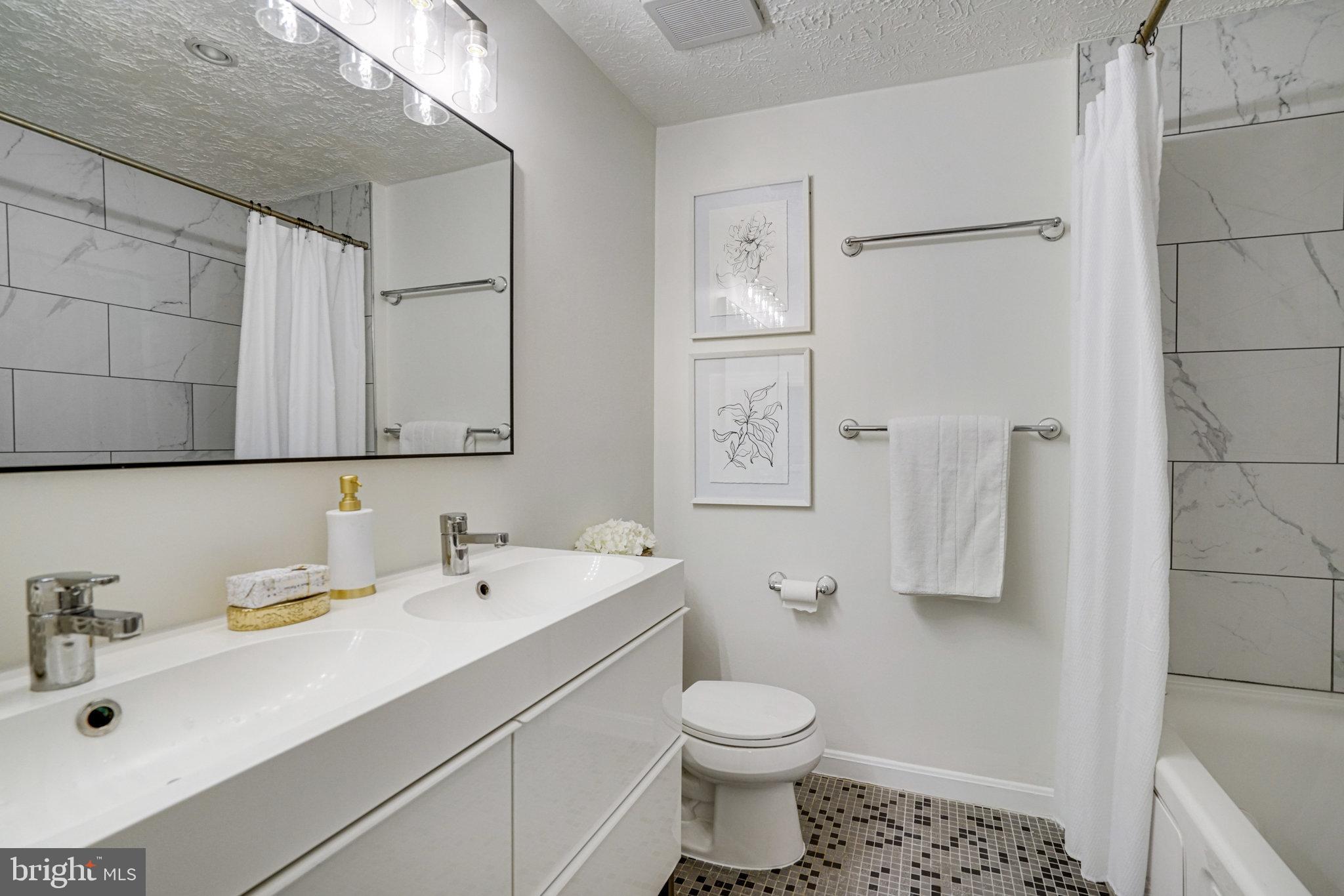 BROOKS SQUARE - Residential