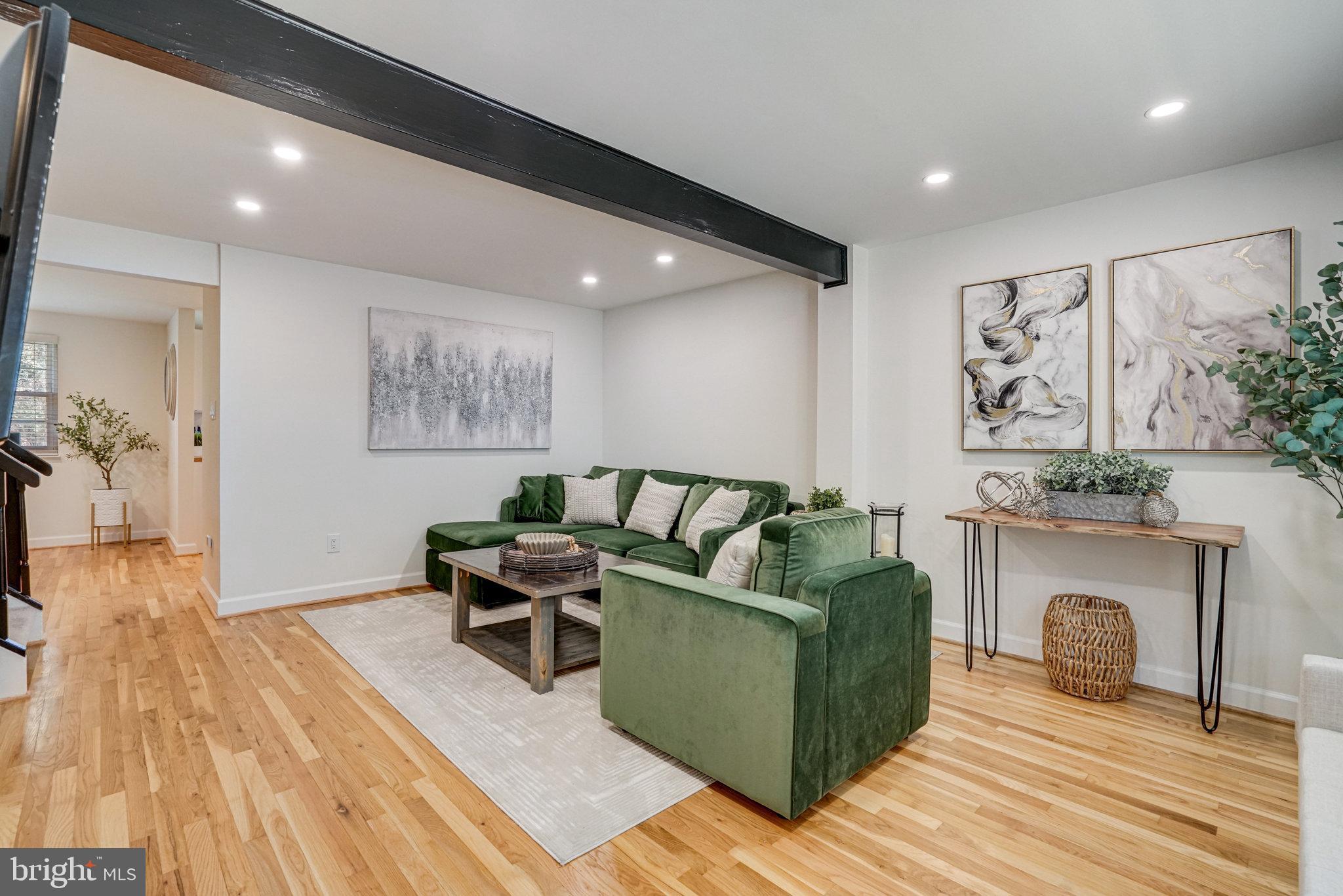 BROOKS SQUARE - Residential