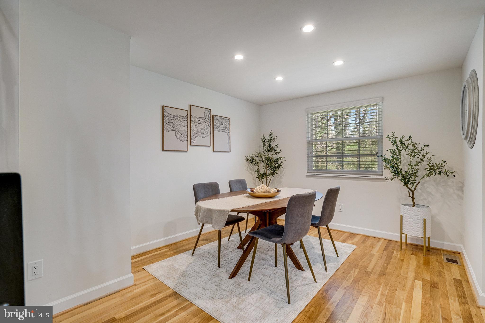 BROOKS SQUARE - Residential