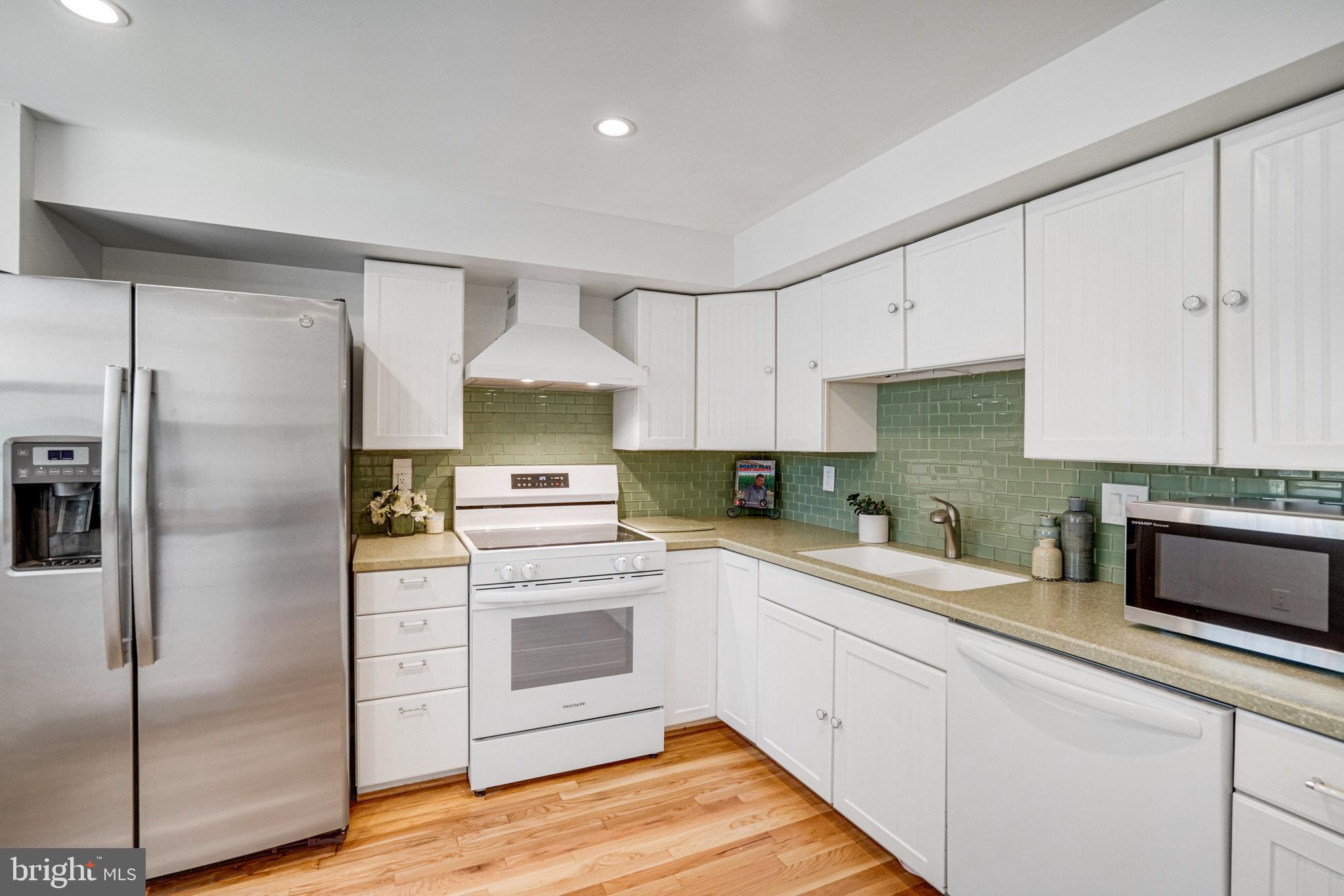 BROOKS SQUARE - Residential