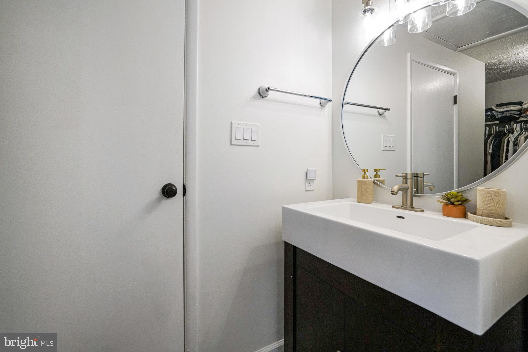 BROOKS SQUARE - Residential