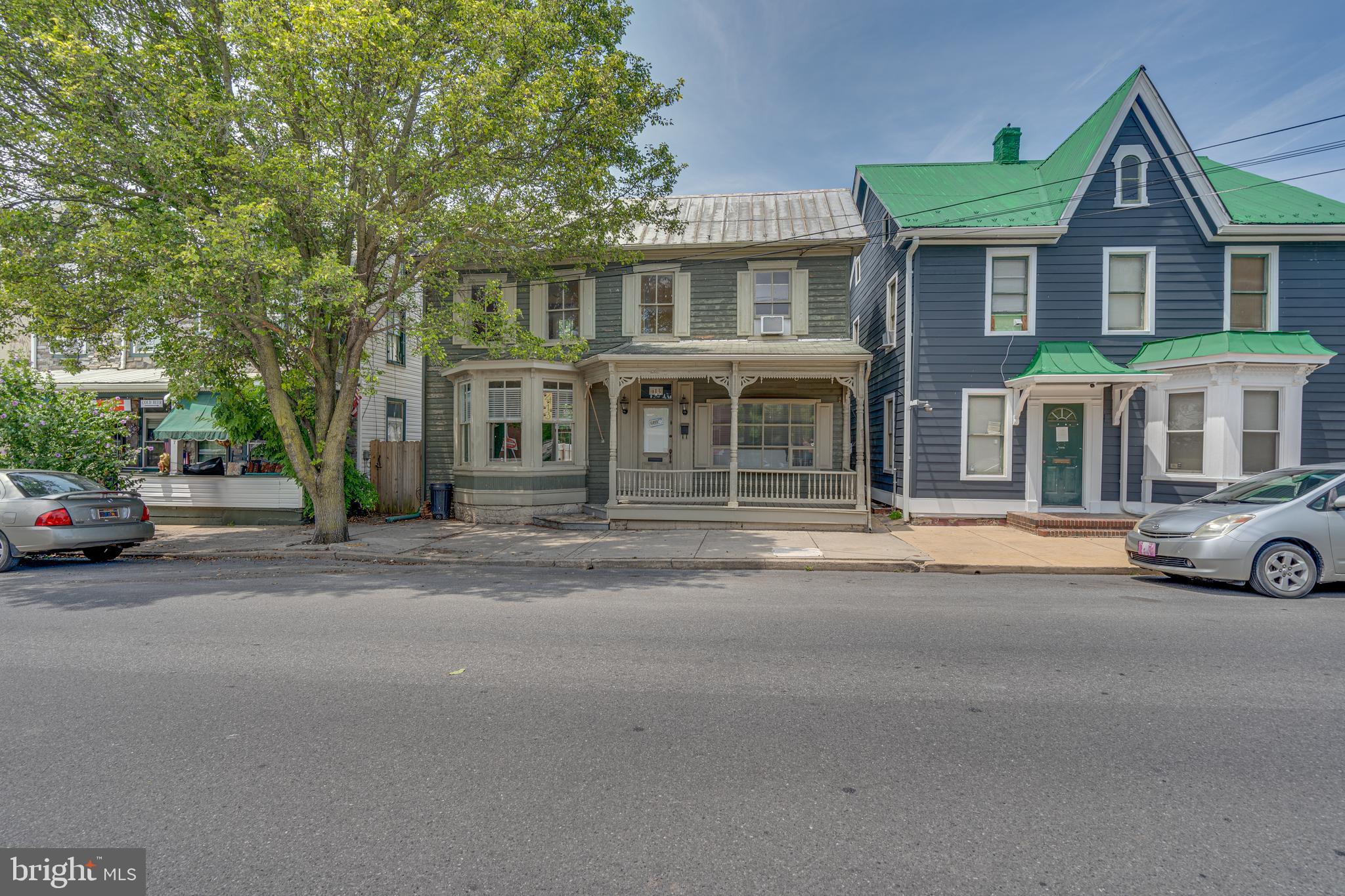 Main image without alt text