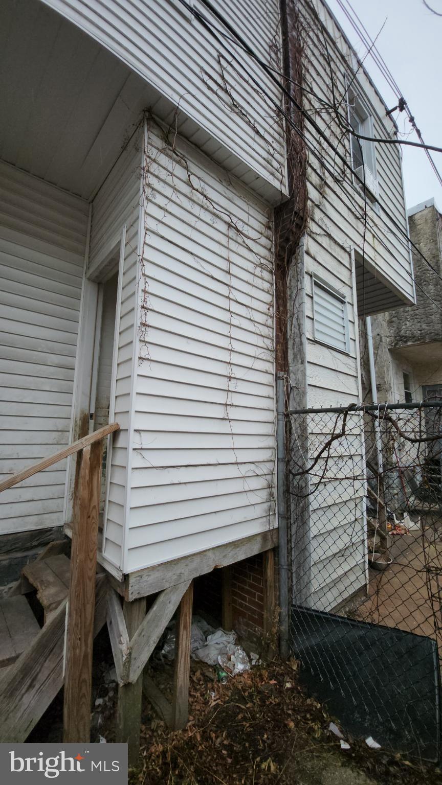 5619 MONTROSE STREET