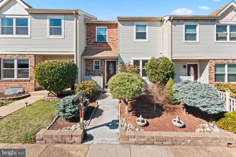 327 Wayne Court, Holland, PA 18966 - MLS#: PABU2090494