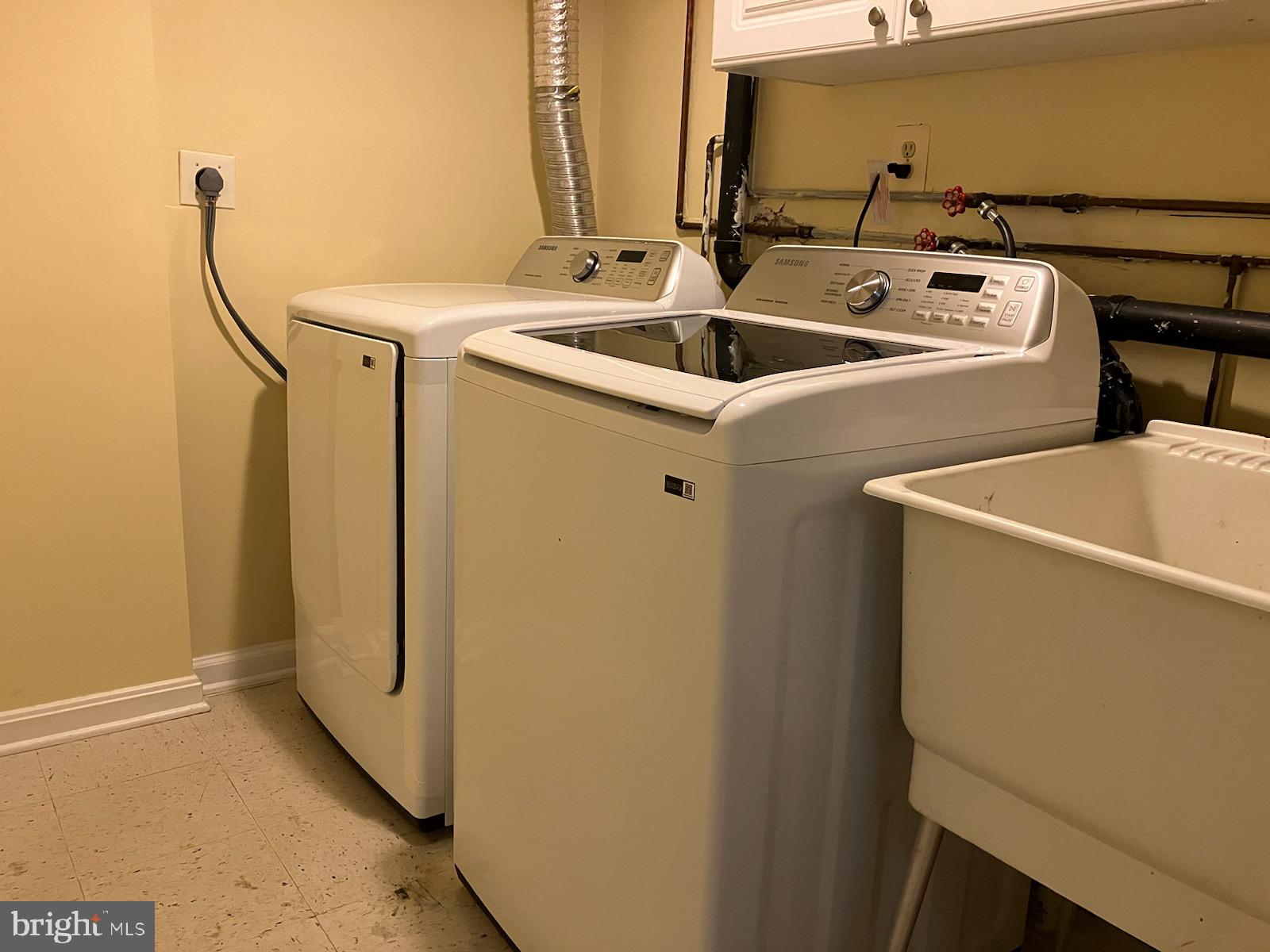 SARATOGA TOWNHOUSES - Residential Lease