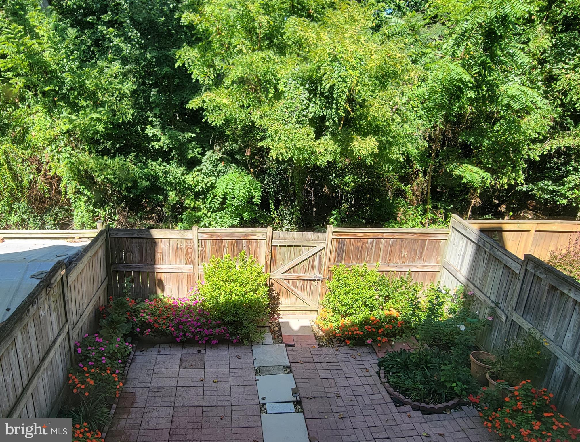 SARATOGA TOWNHOUSES - Residential Lease