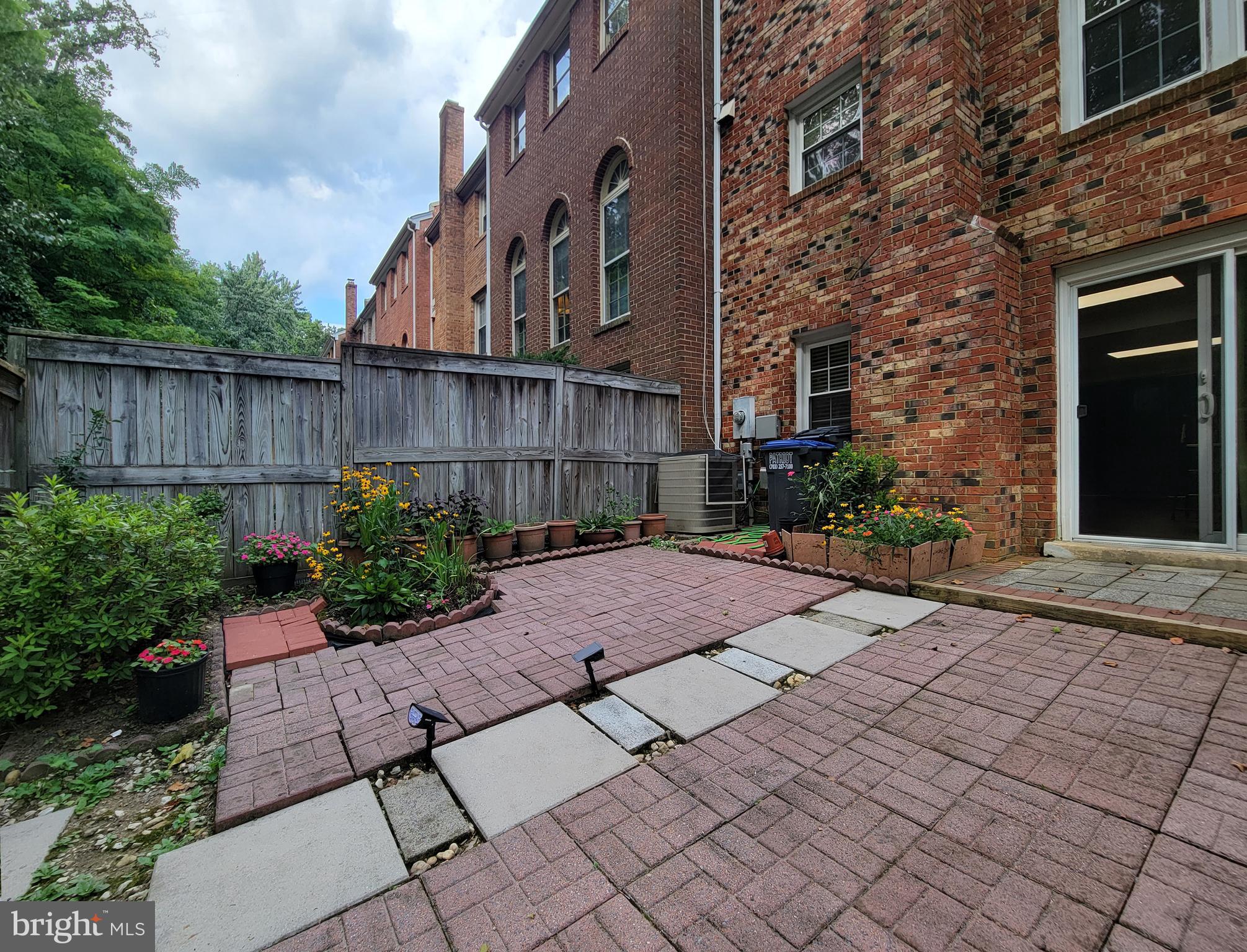 SARATOGA TOWNHOUSES - Residential Lease