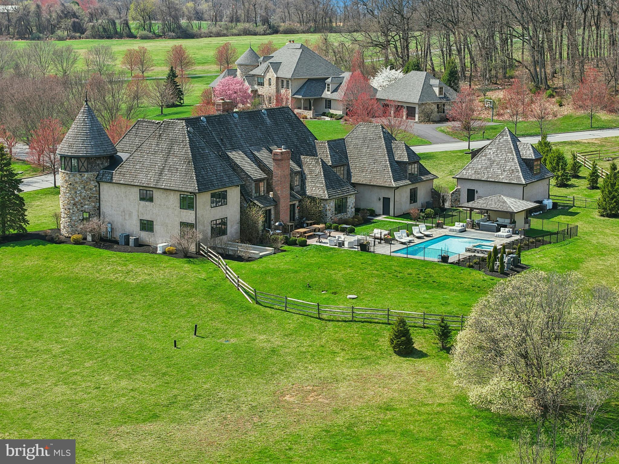 NEWPORT RIDGE - Residential