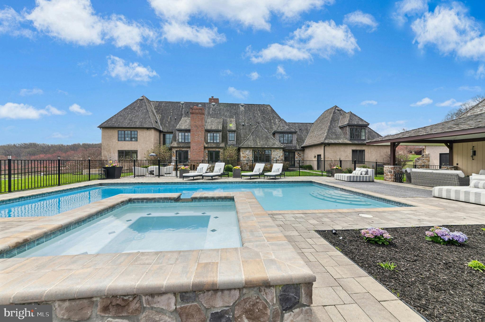 NEWPORT RIDGE - Residential