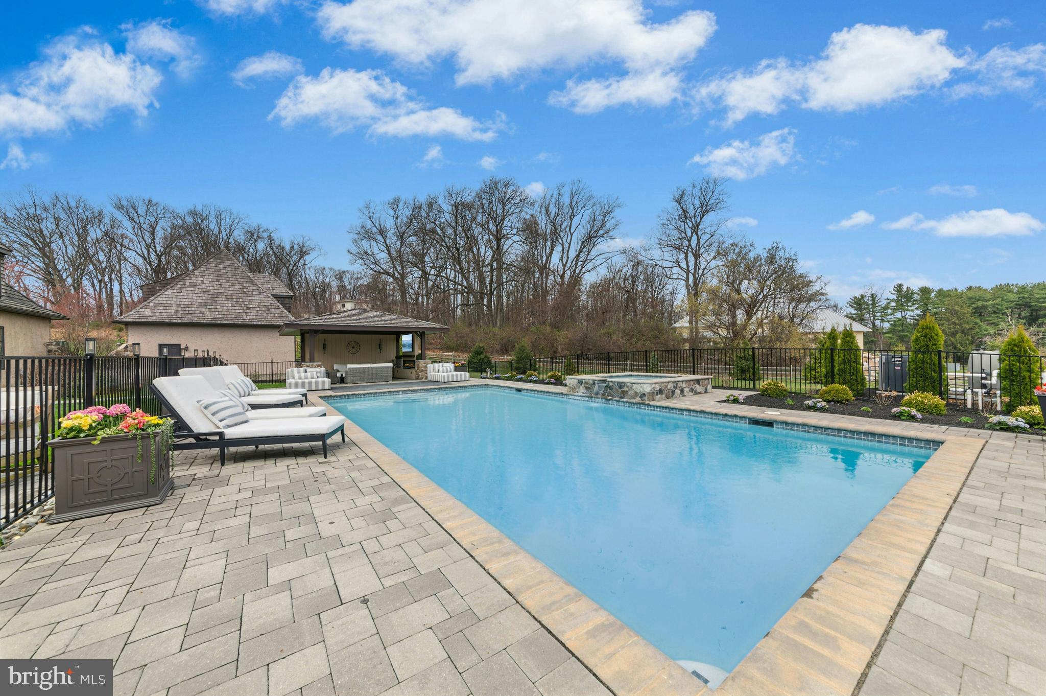 NEWPORT RIDGE - Residential