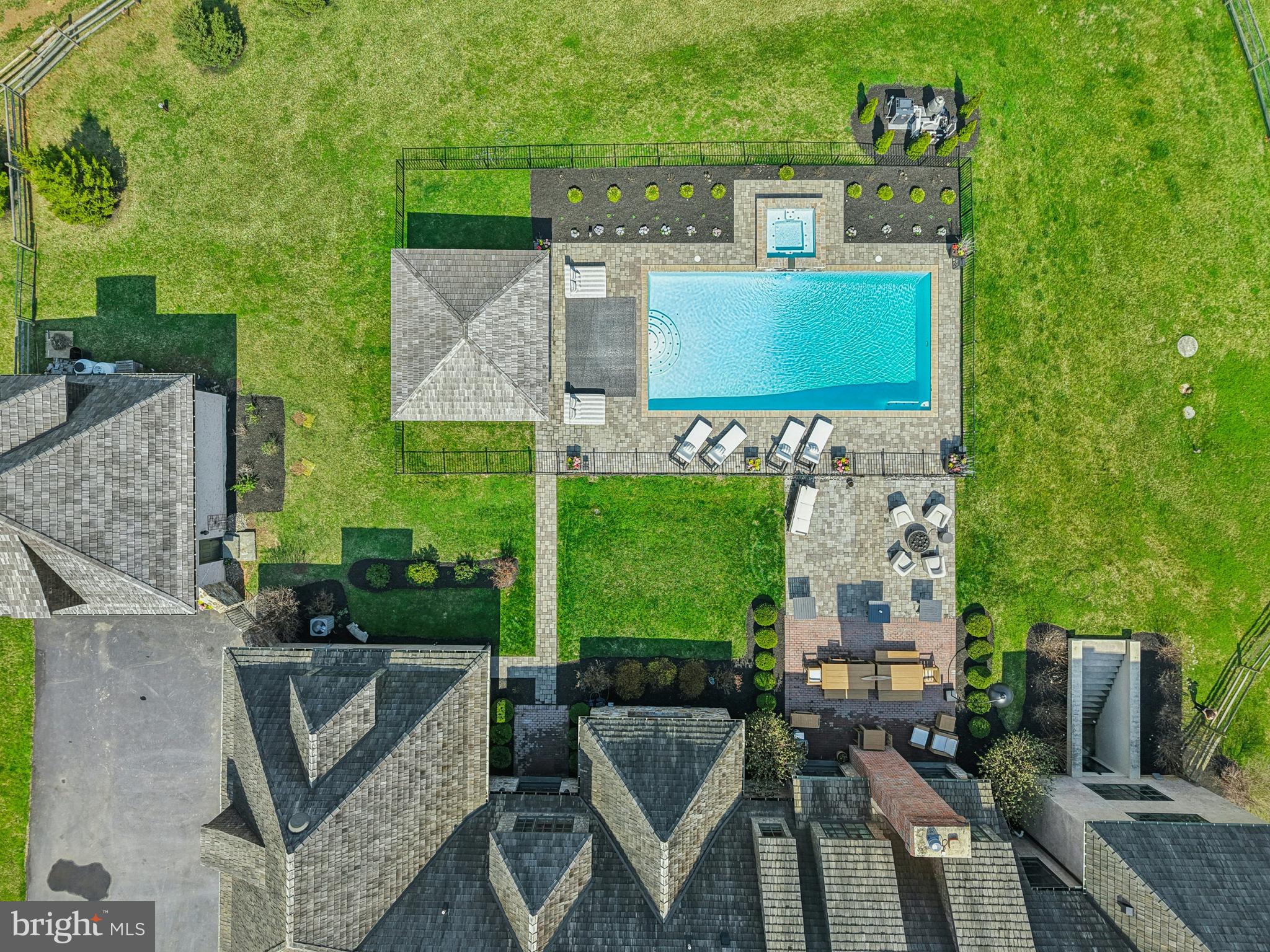 NEWPORT RIDGE - Residential