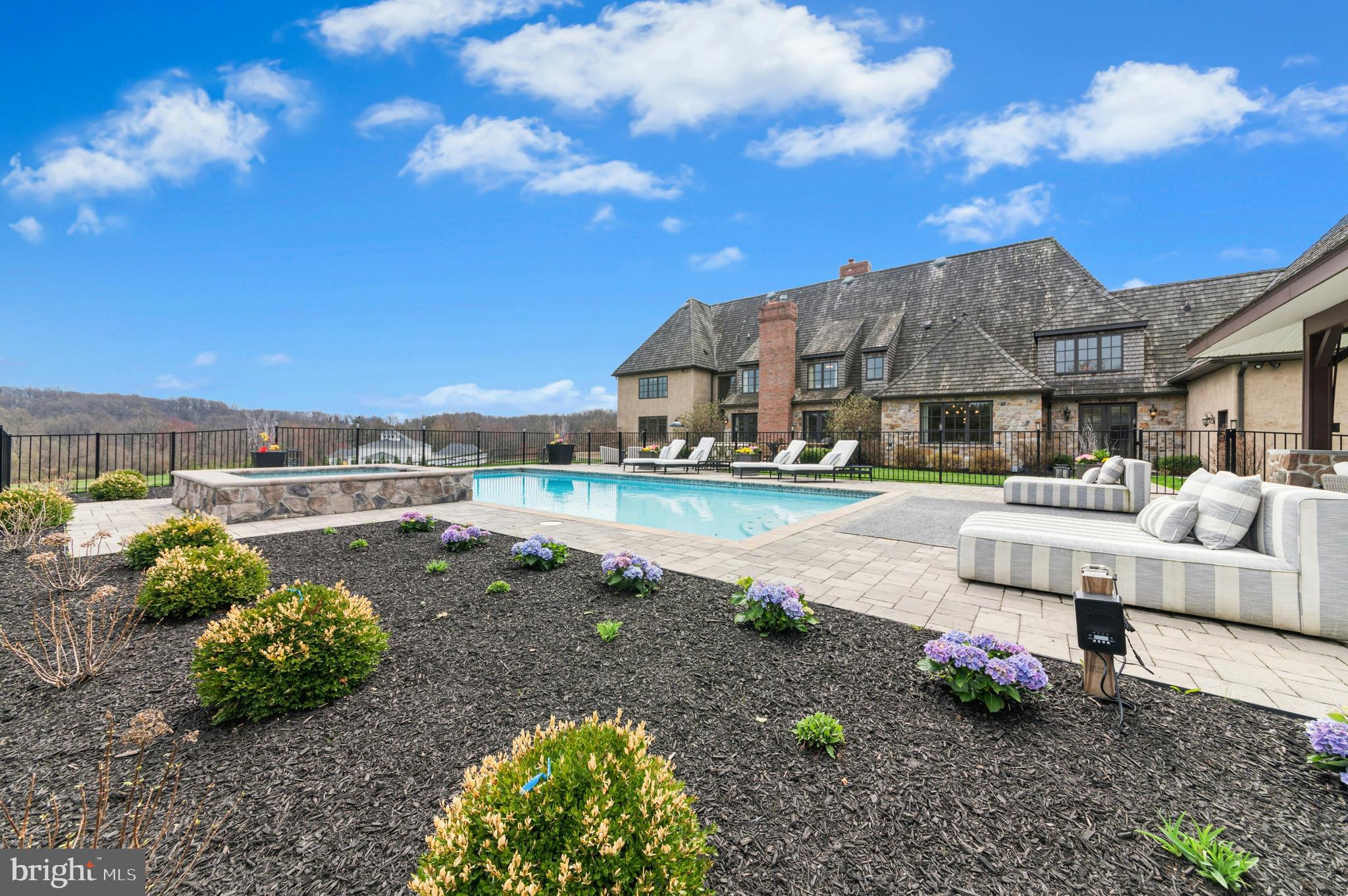 NEWPORT RIDGE - Residential