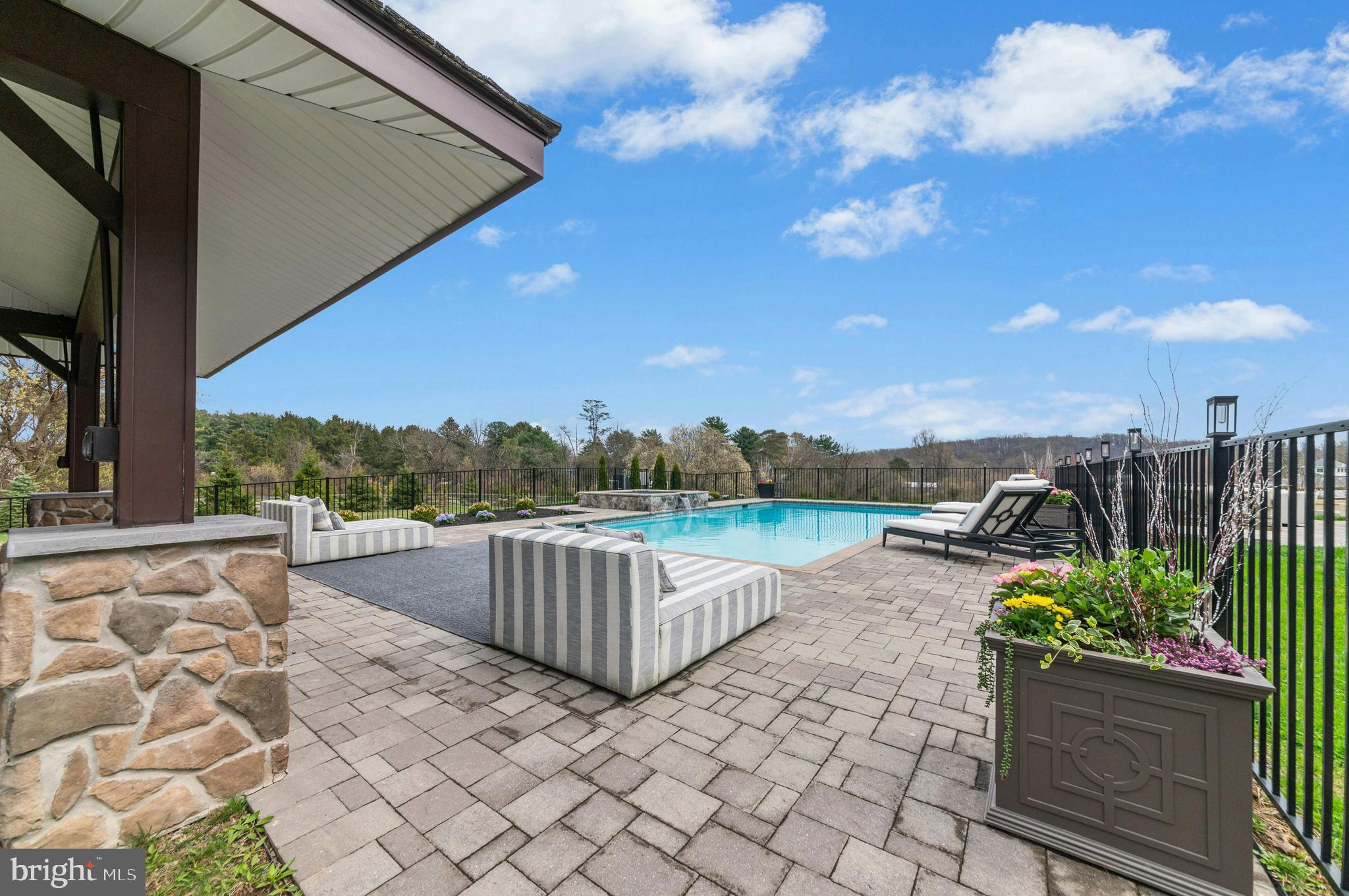 NEWPORT RIDGE - Residential