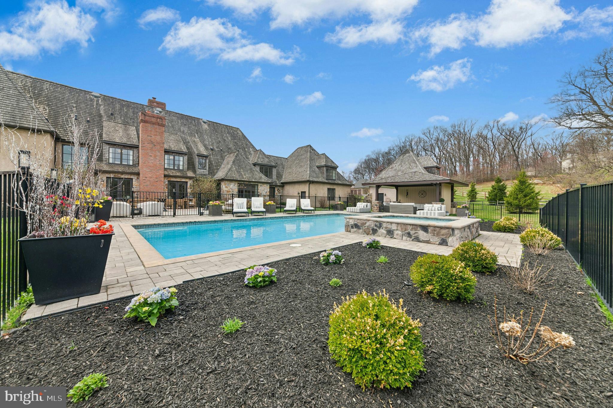 NEWPORT RIDGE - Residential