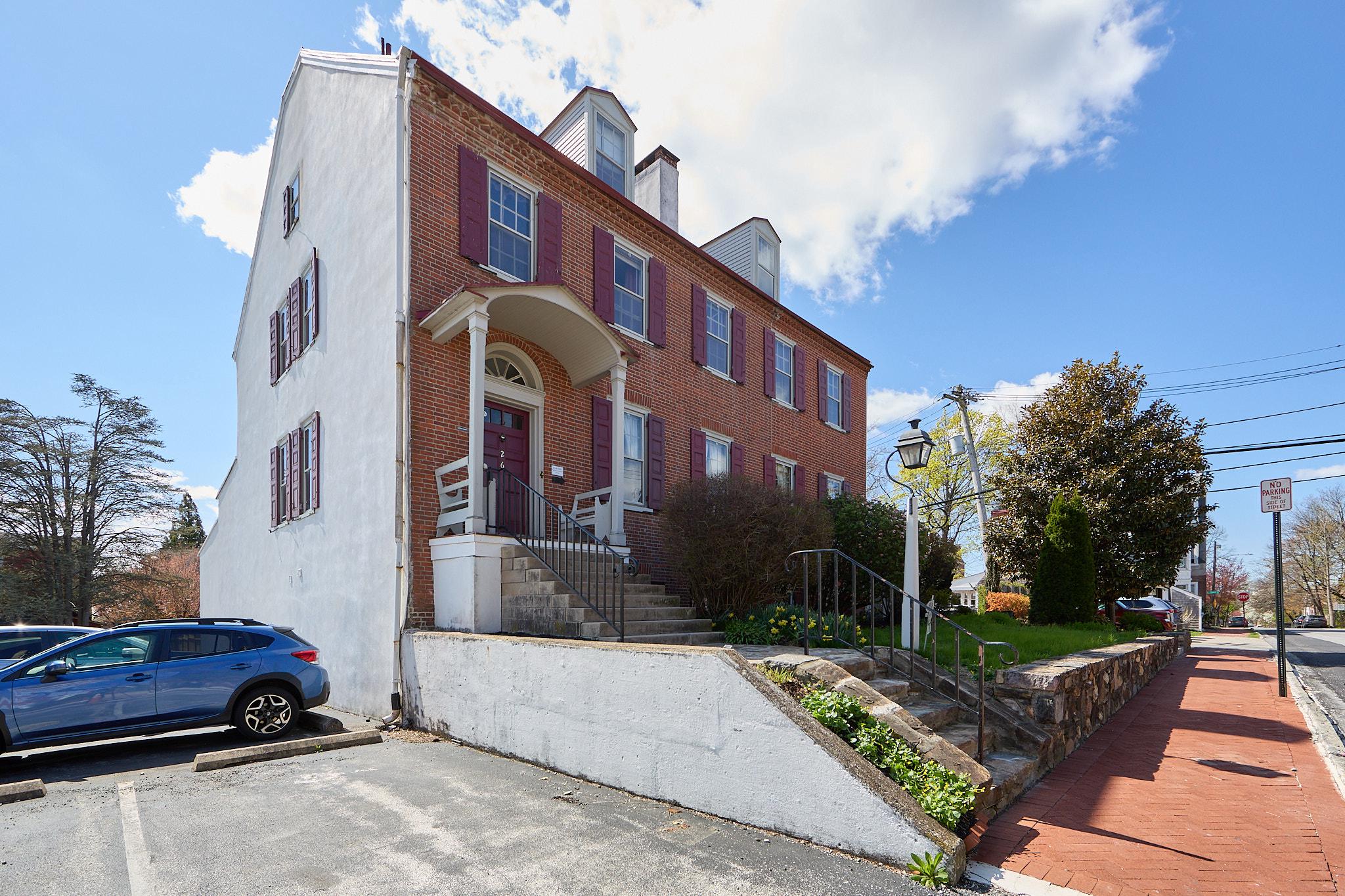 26 W UNION STREET