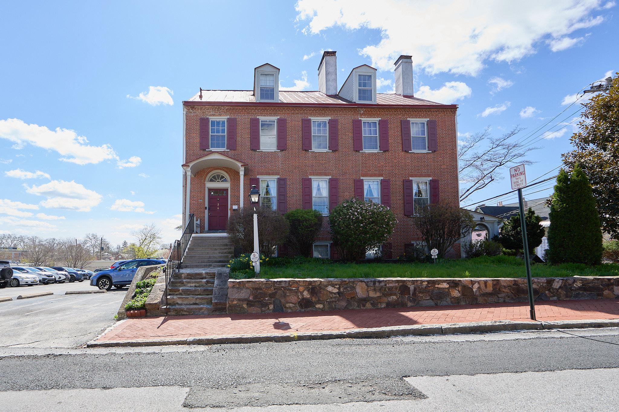 26 W UNION STREET