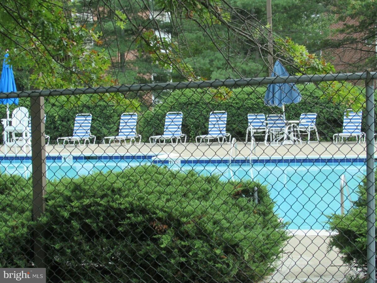 CROMWELL FOUNTAIN - Residential