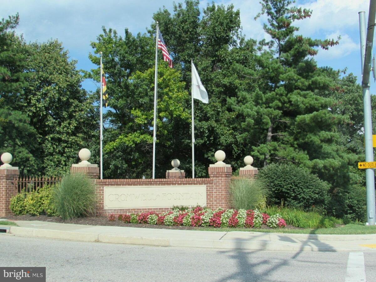 CROMWELL FOUNTAIN - Residential