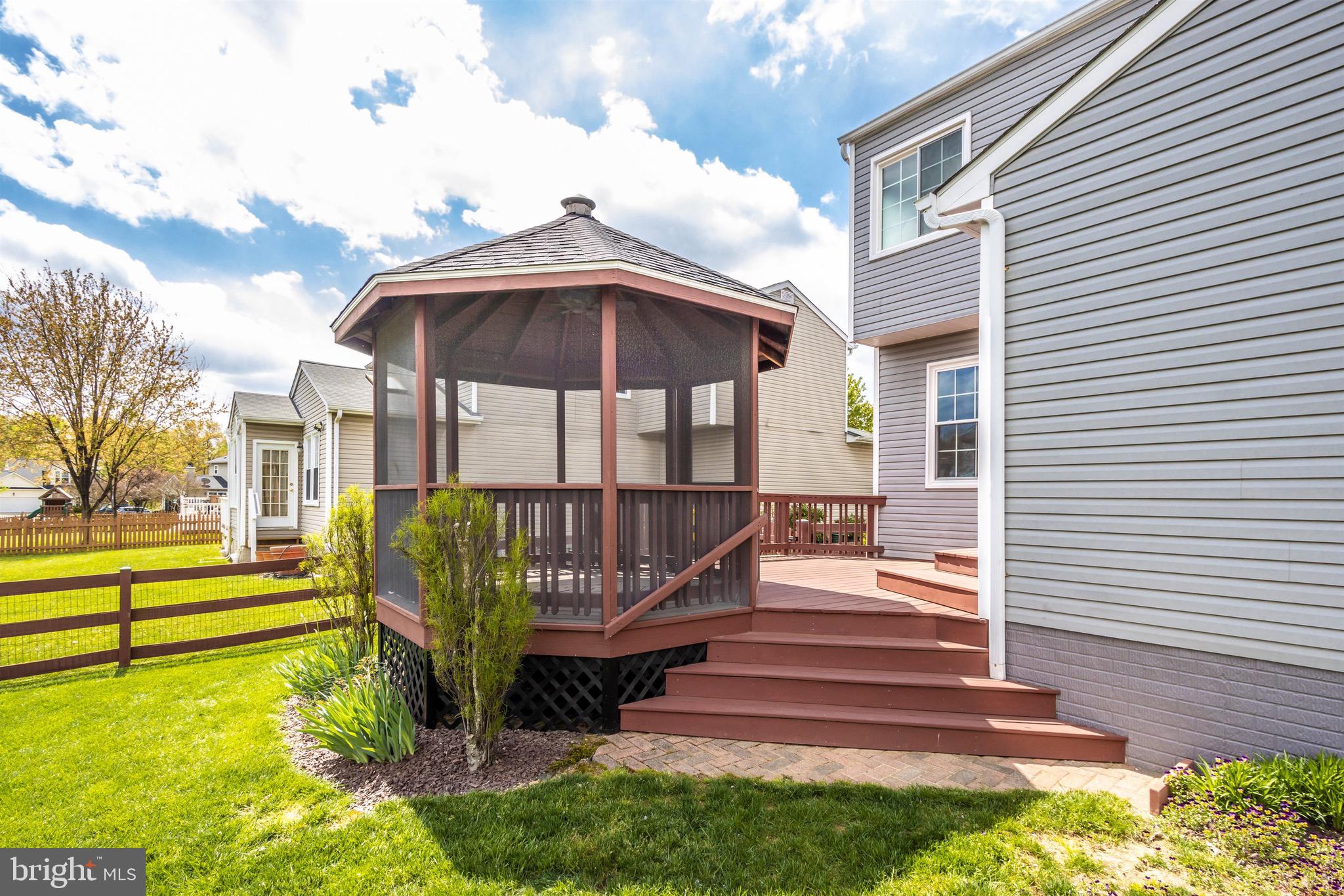 SEVEN OAKS - Residential