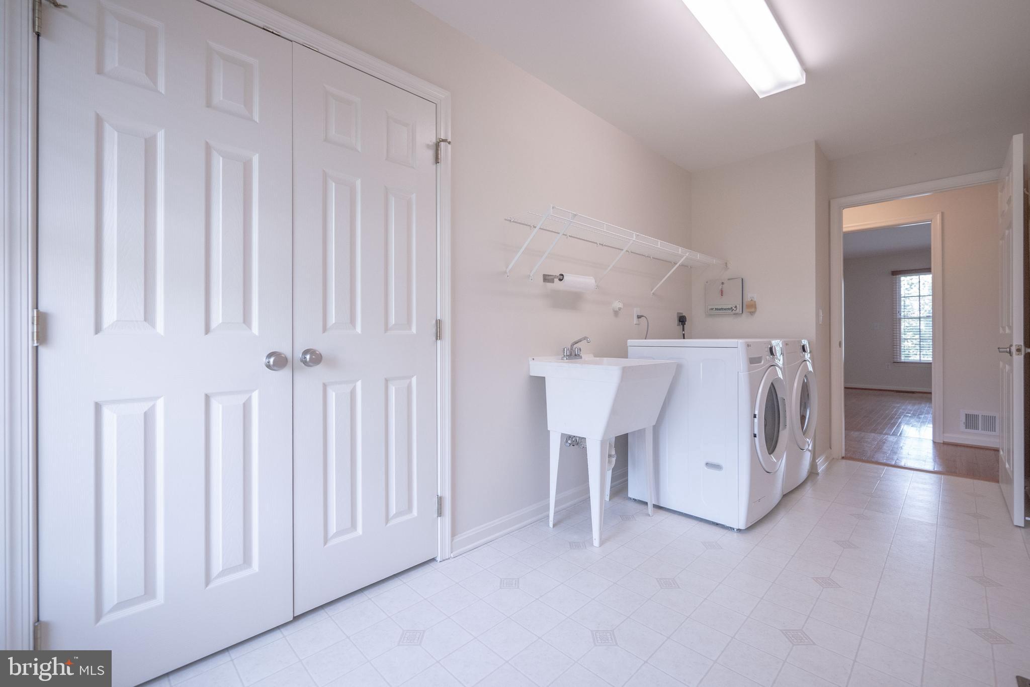 FOXFIELD AT MIDDLETOWN - Residential