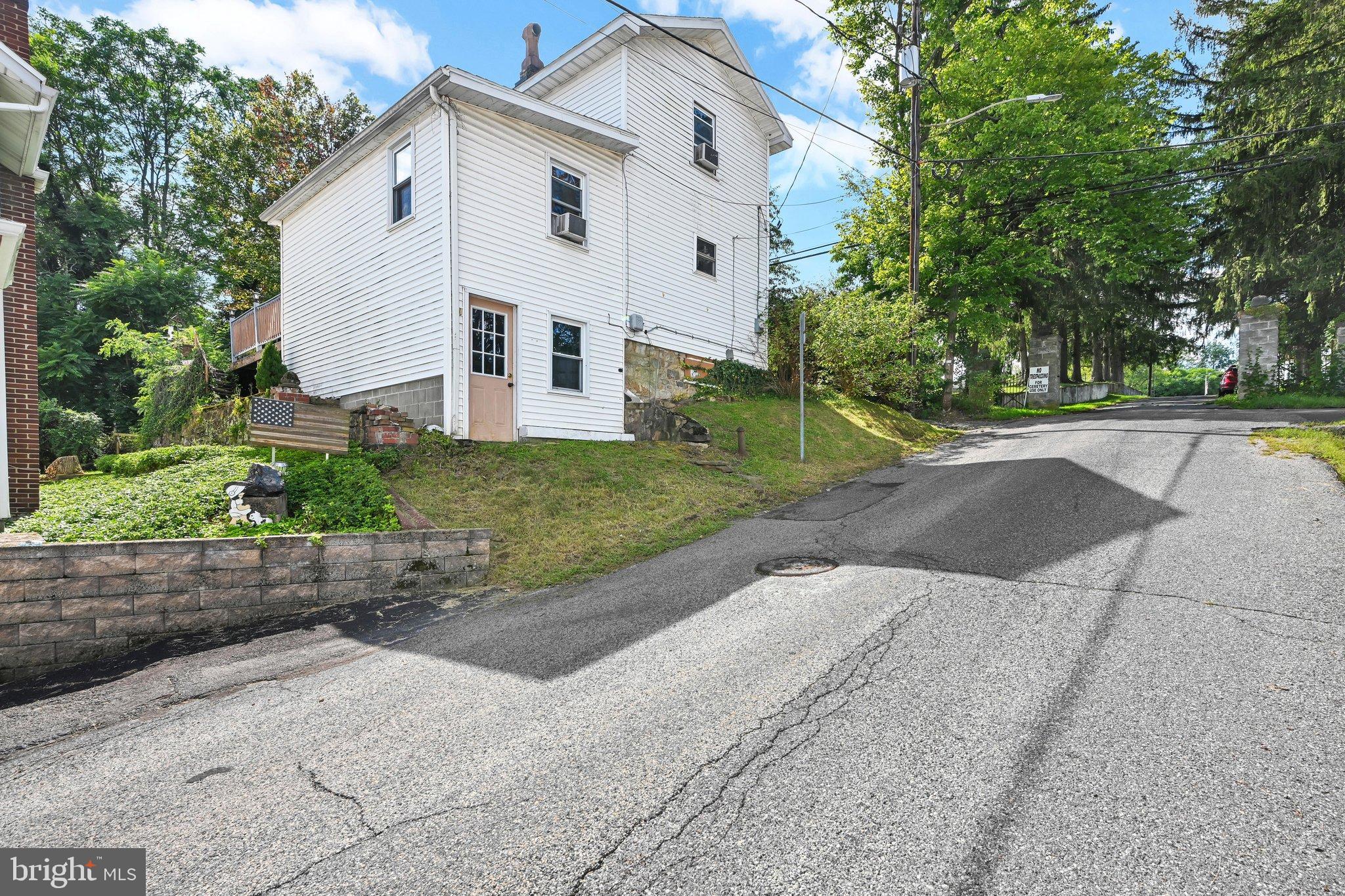 7 W WOOD STREET W