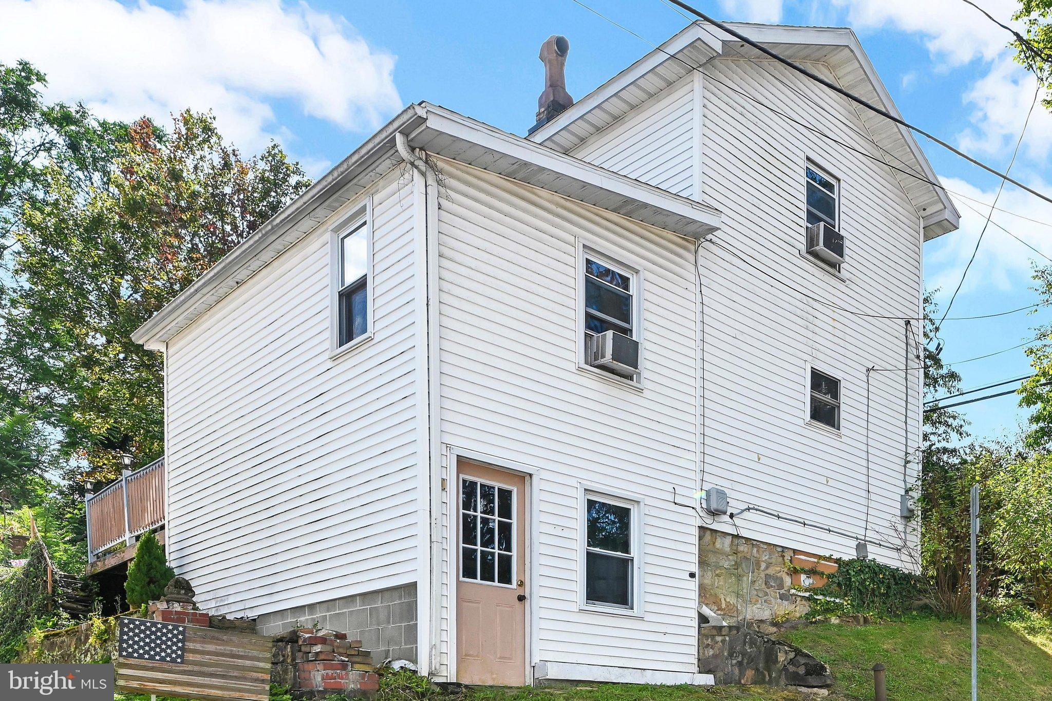7 W WOOD STREET W