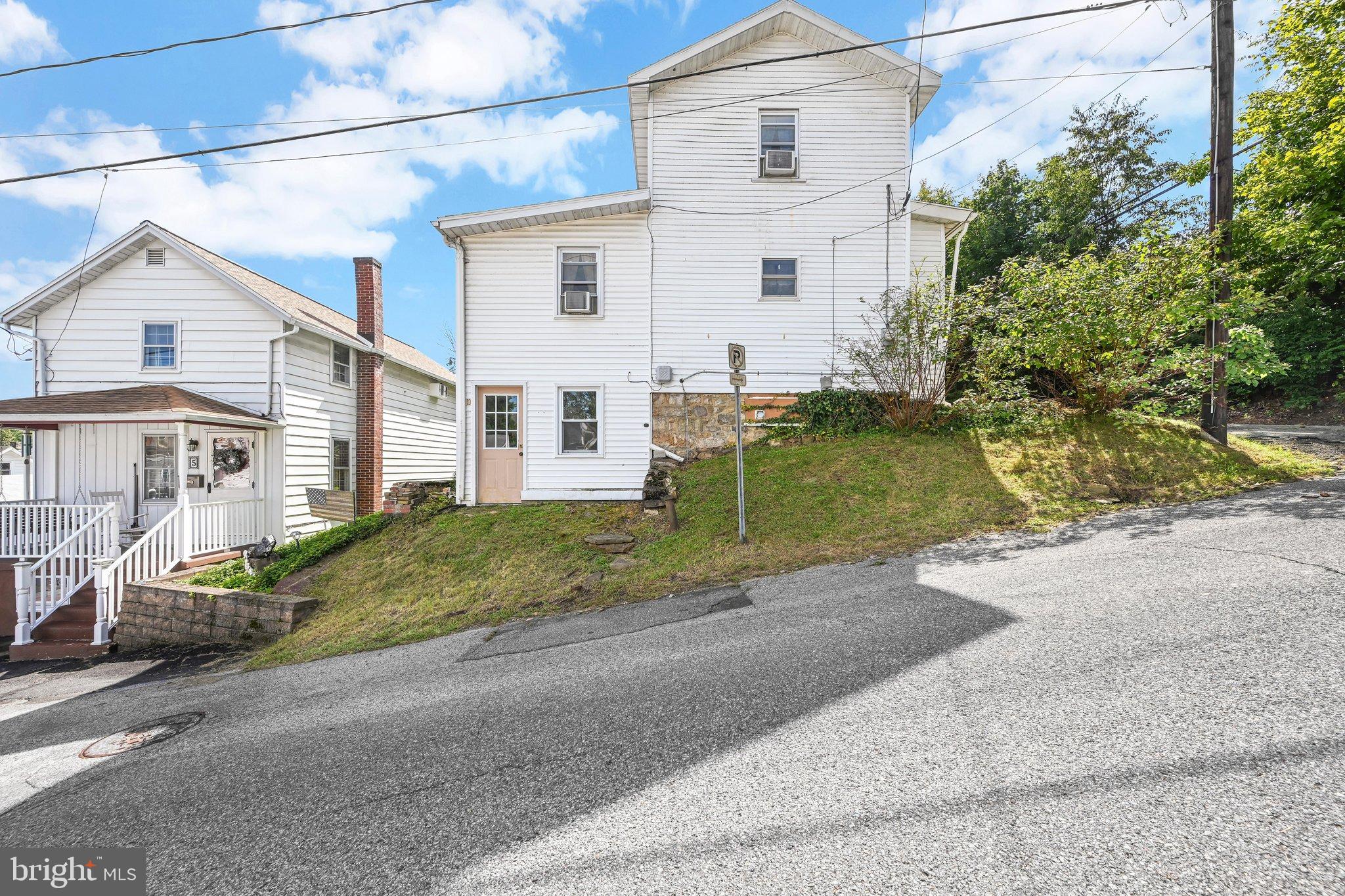 7 W WOOD STREET W