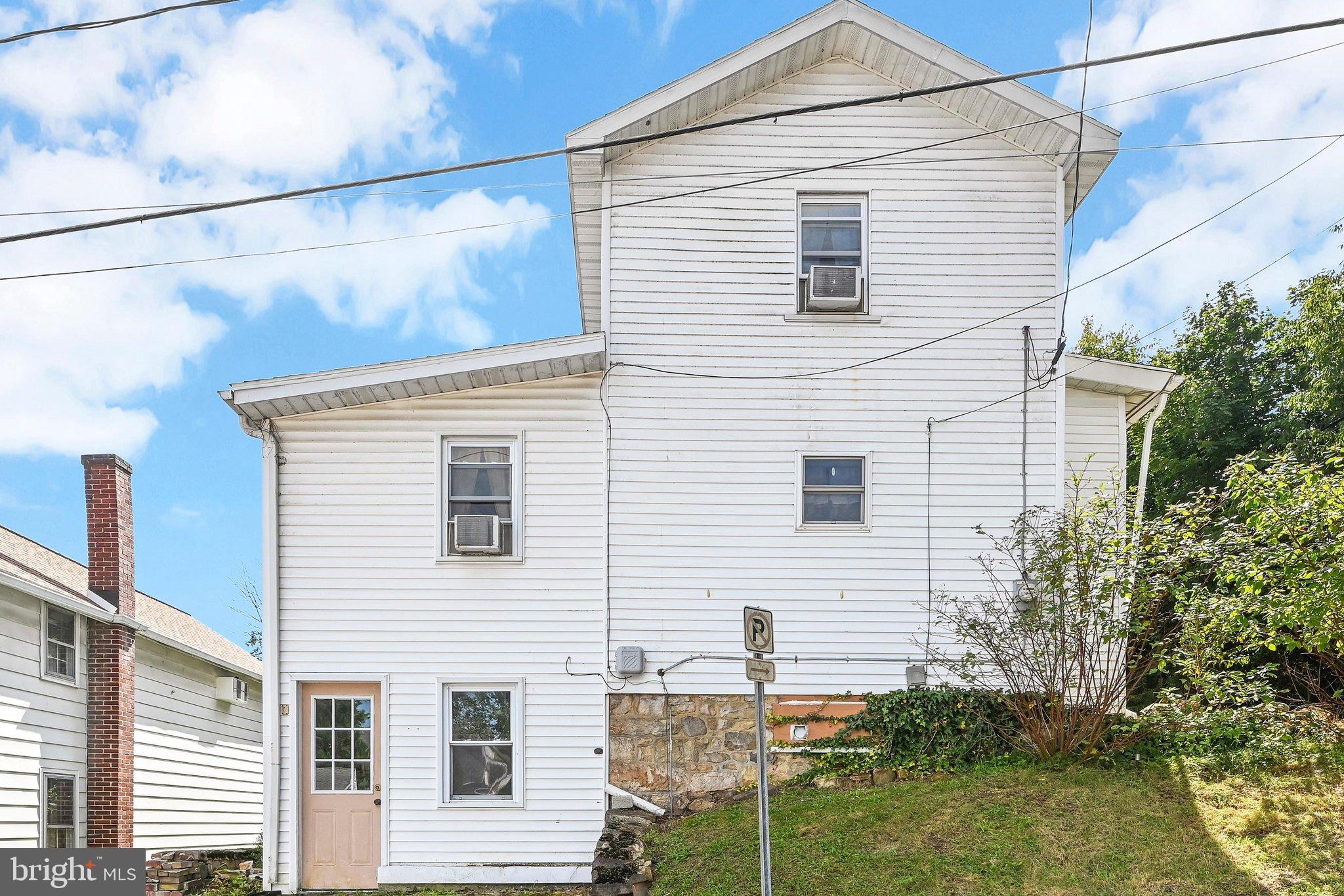 7 W WOOD STREET W