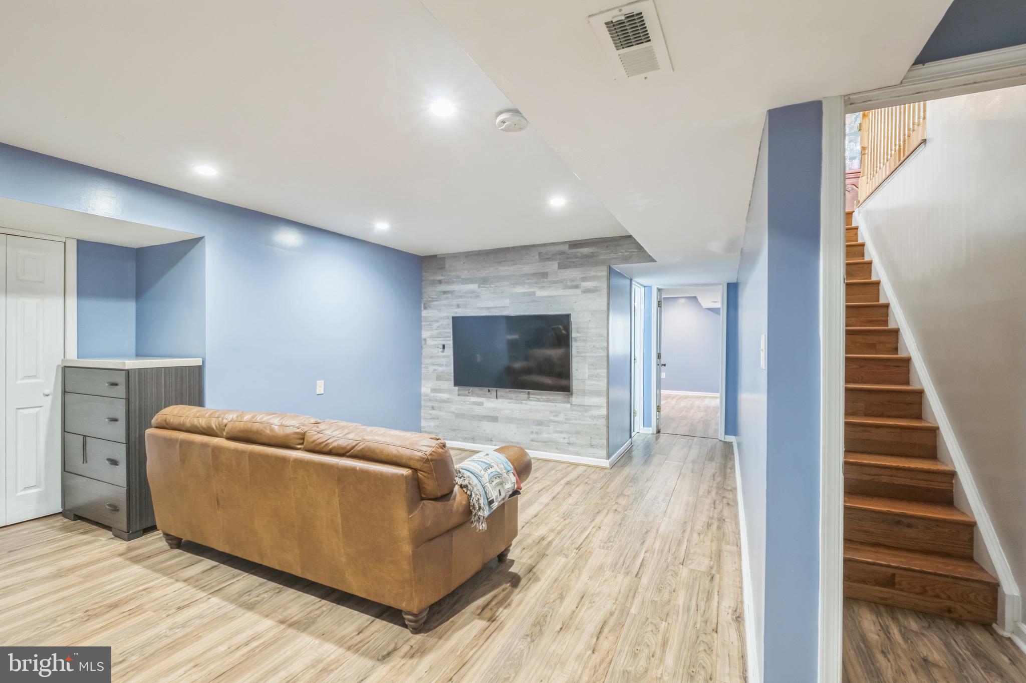 RIVER CREST - Residential