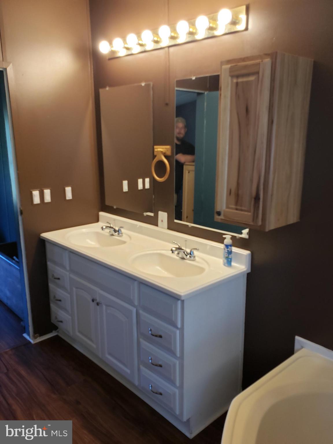 HIDDEN RIVER - Residential