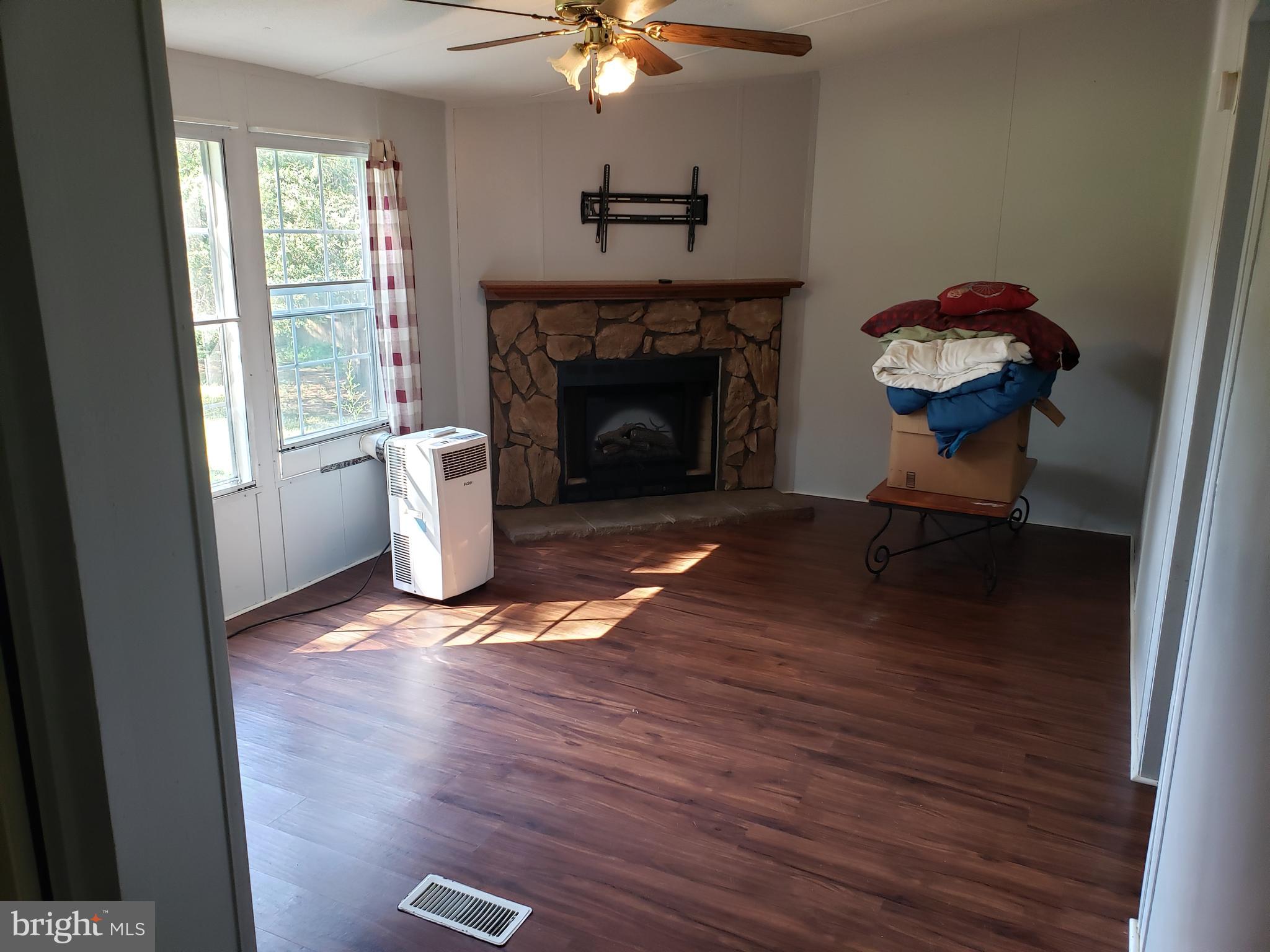 HIDDEN RIVER - Residential