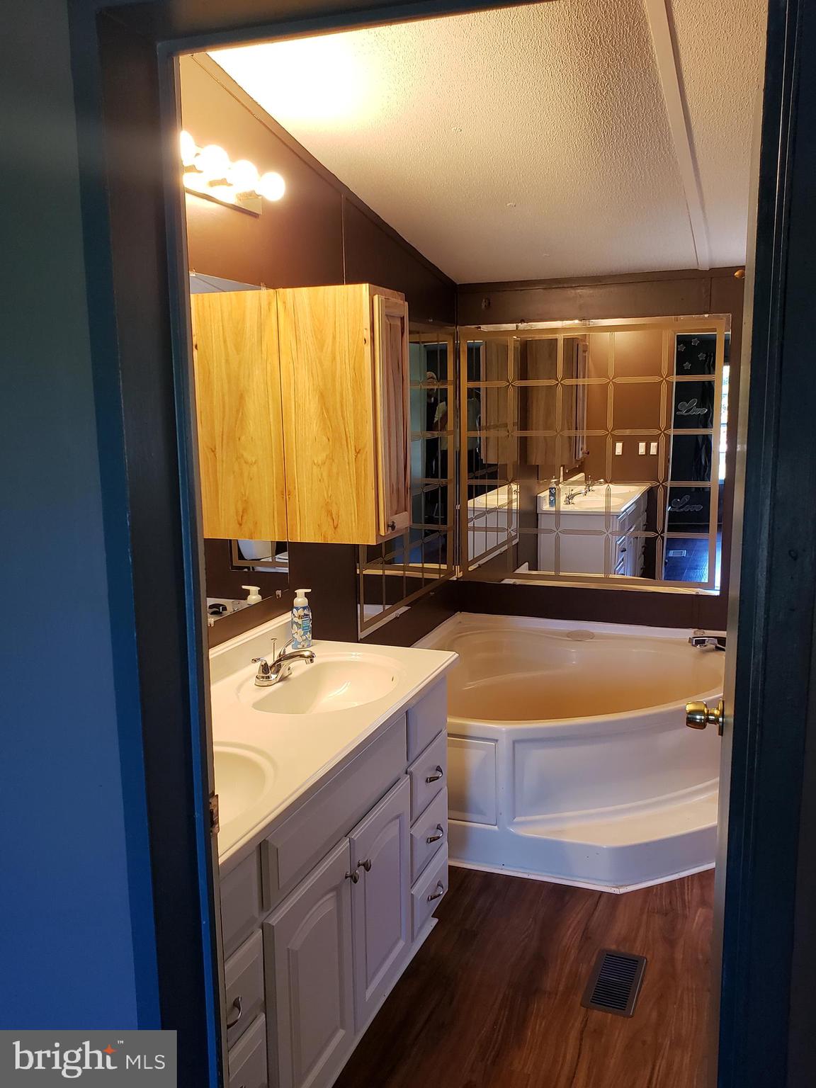 HIDDEN RIVER - Residential