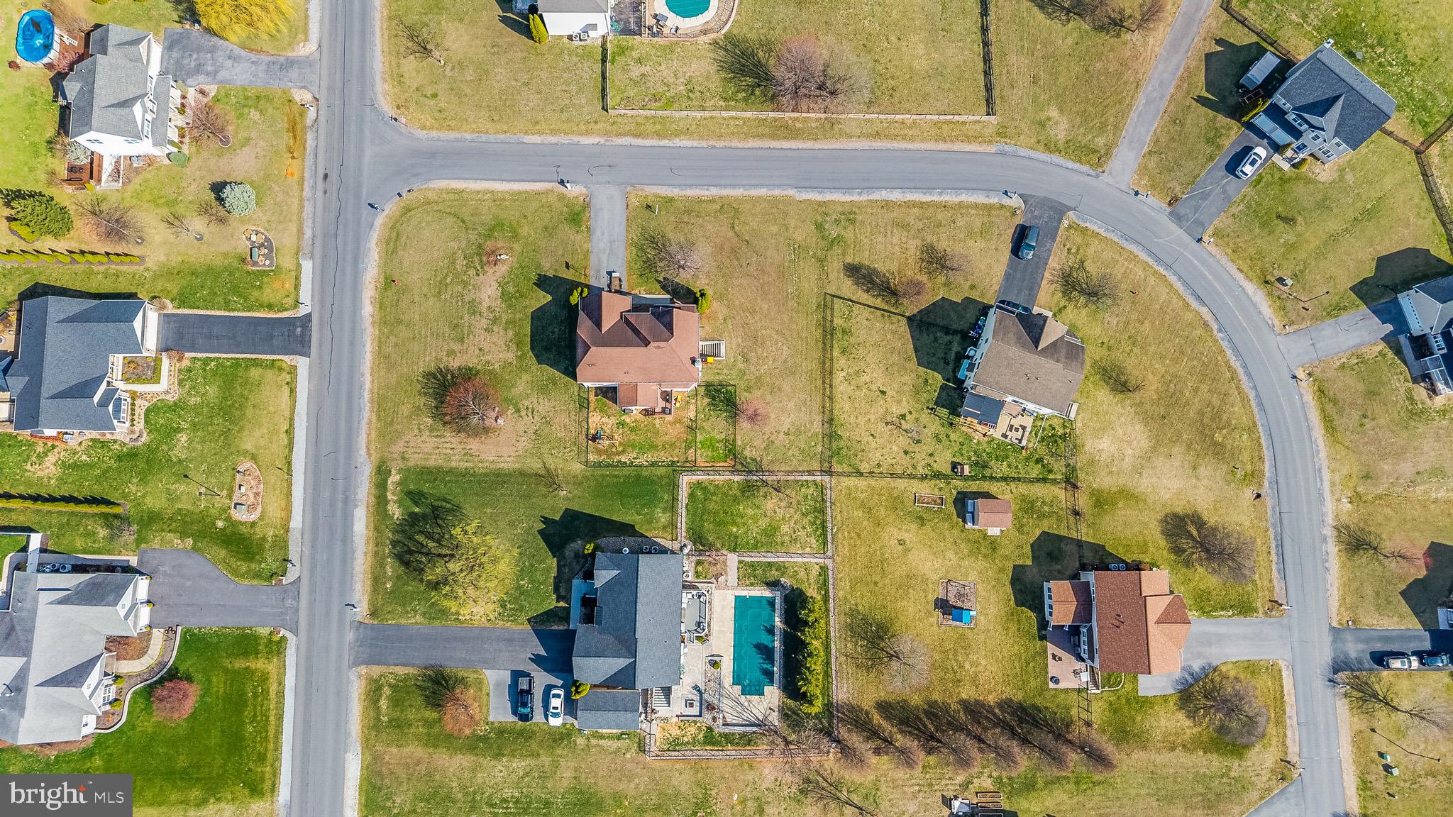 APPLE KNOLLS ESTATES - Residential