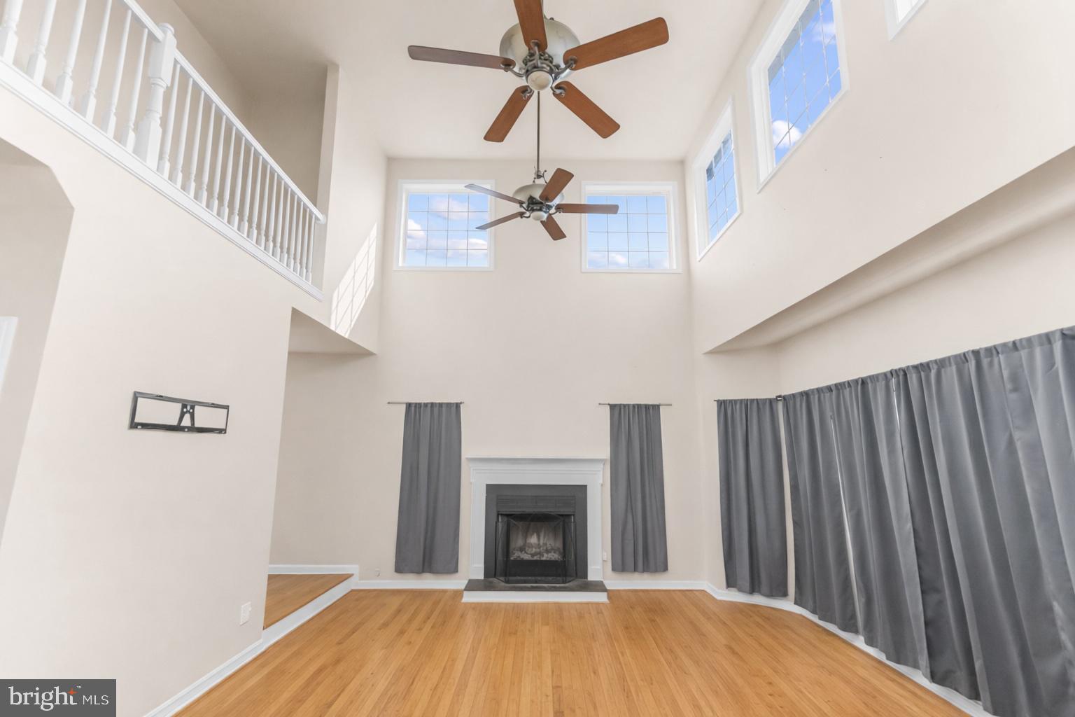 APPLE KNOLLS ESTATES - Residential