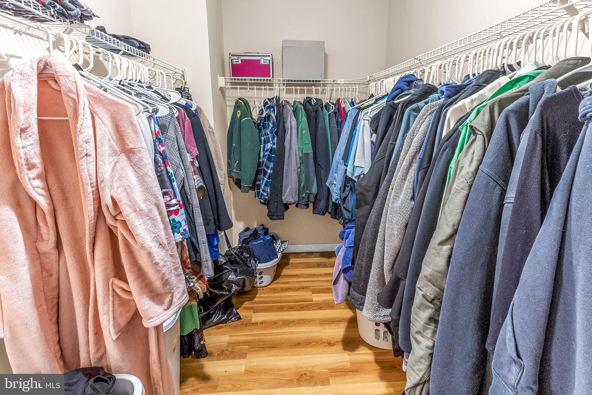 APPLE KNOLLS ESTATES - Residential