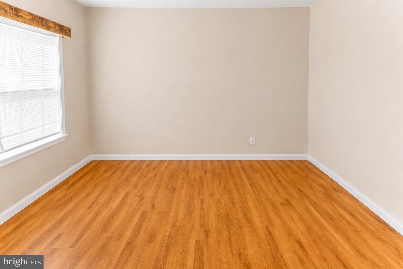 APPLE KNOLLS ESTATES - Residential