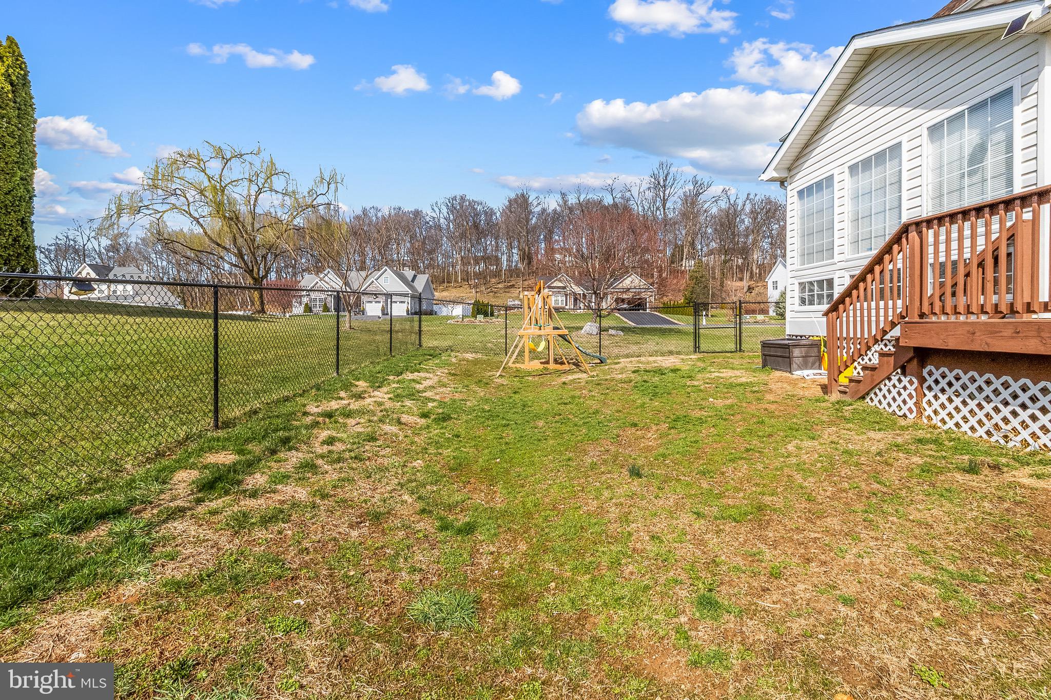 APPLE KNOLLS ESTATES - Residential